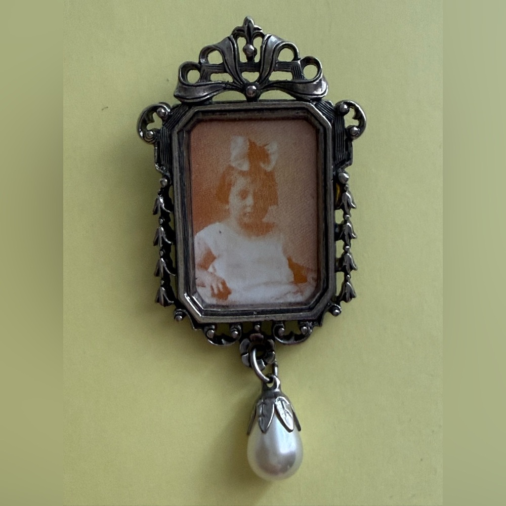 Vintage-Style Silver Photo Frame Brooch with Pearl Drop - Cream/White